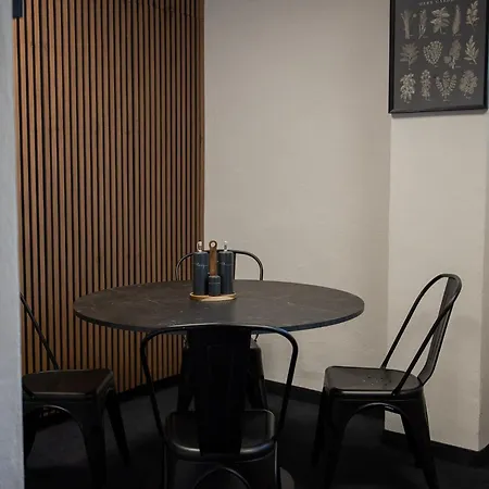 Appartement Basement Of O